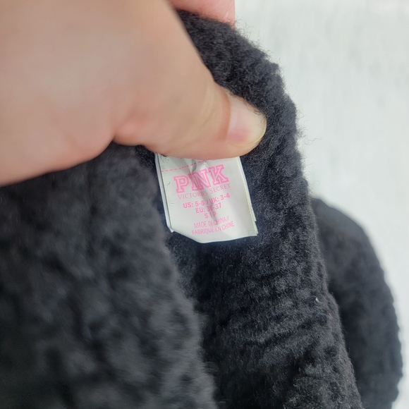 PINK Victoria's Secret fleece slipper booties. - Picture 4 of 4